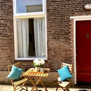 https://basic-little-house-scheveningen.thehaguehotels.net